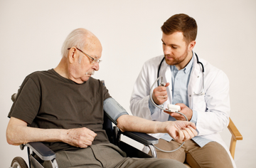 Stratégies de prise en charge de l'hypertension chez les patients âgés